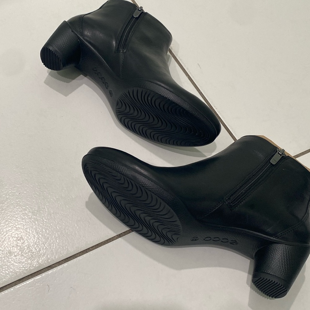 Women’s New ECCO Ankle Booties - Picture 5 of 7